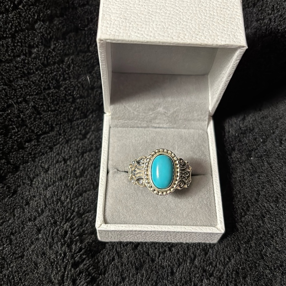Vintage 925 sterling silver turquoise Avon size 11 ring. Ring box not included.